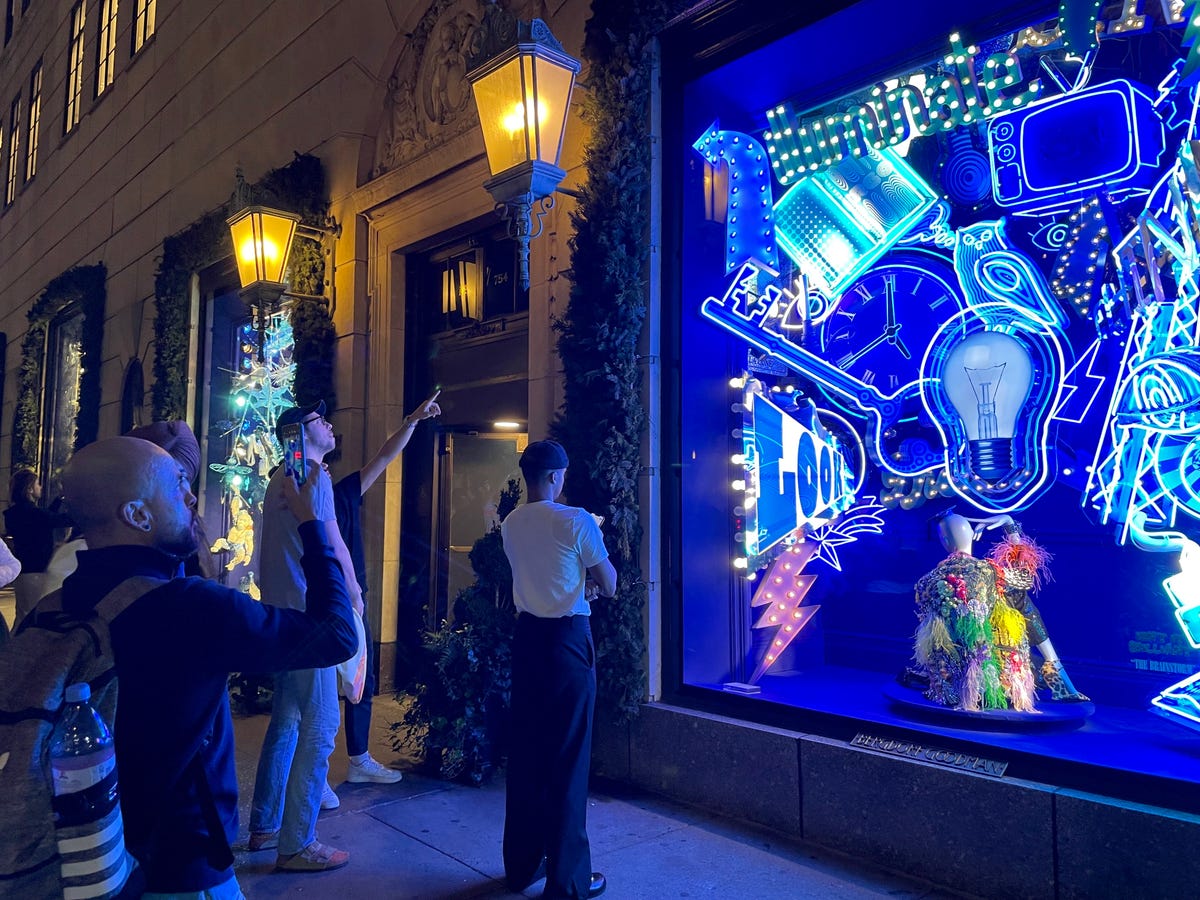 Christmas in new york 2025: lights, events & best photo spots 13 Image