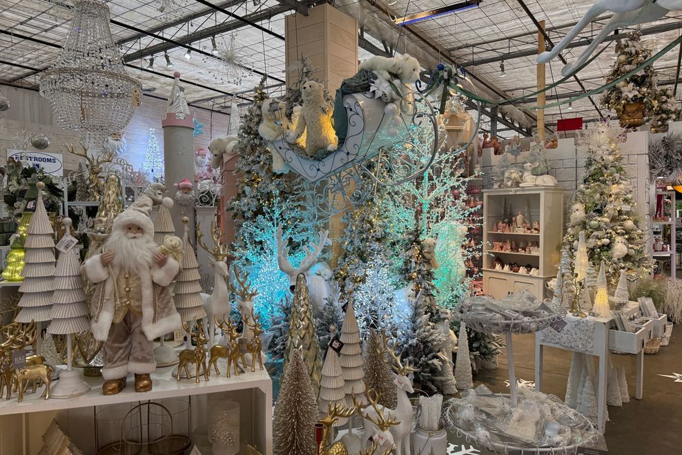 Vancouver christmas shopping guide — best markets, gifts & festive finds 36 Image