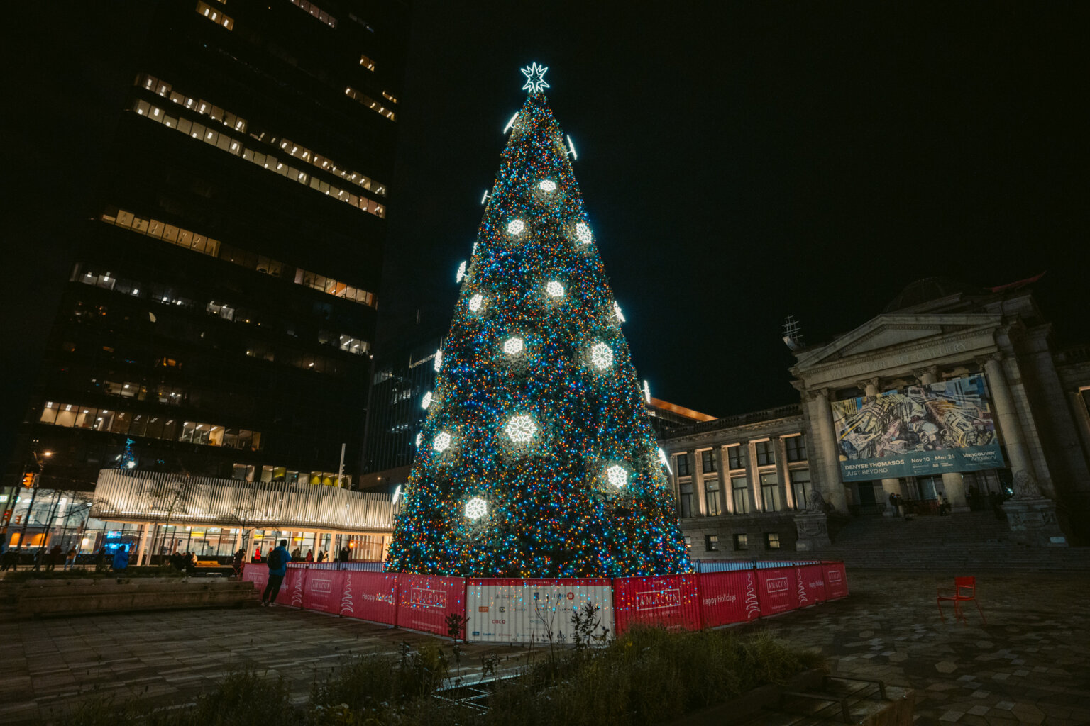 Magical vancouver christmas trees & display locations you need to see 7 Image